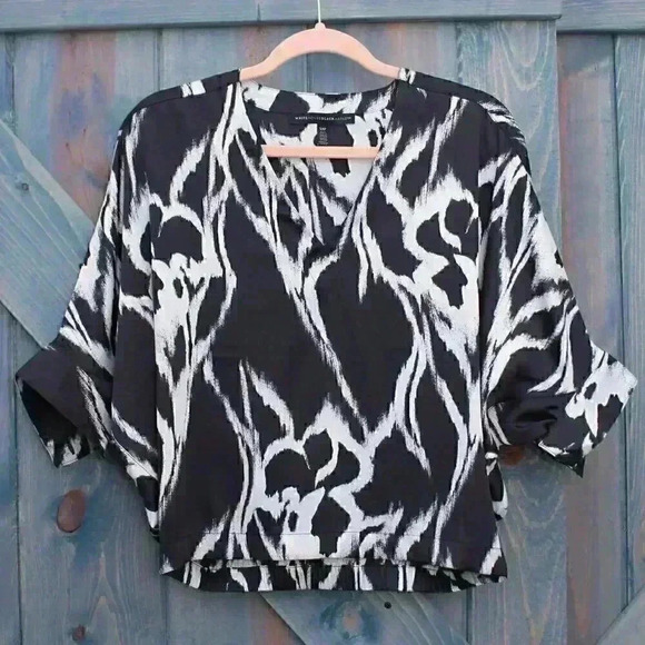 White House Black Market Blouse Kimono Sleeve Black and White Size XSP - Picture 1 of 6